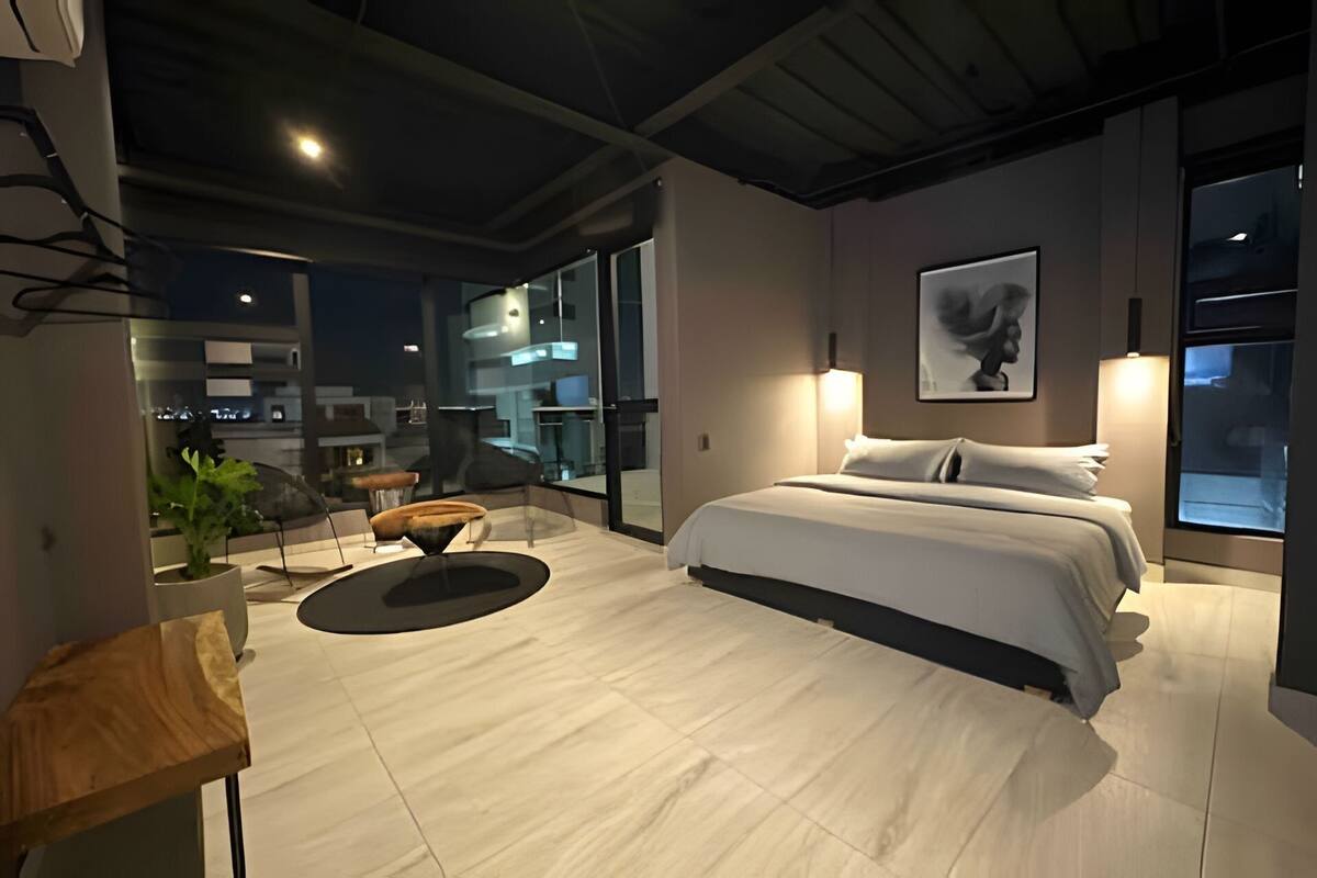 Apartament | 1 dormitori, cortines opaques i planxa i posts de planxar