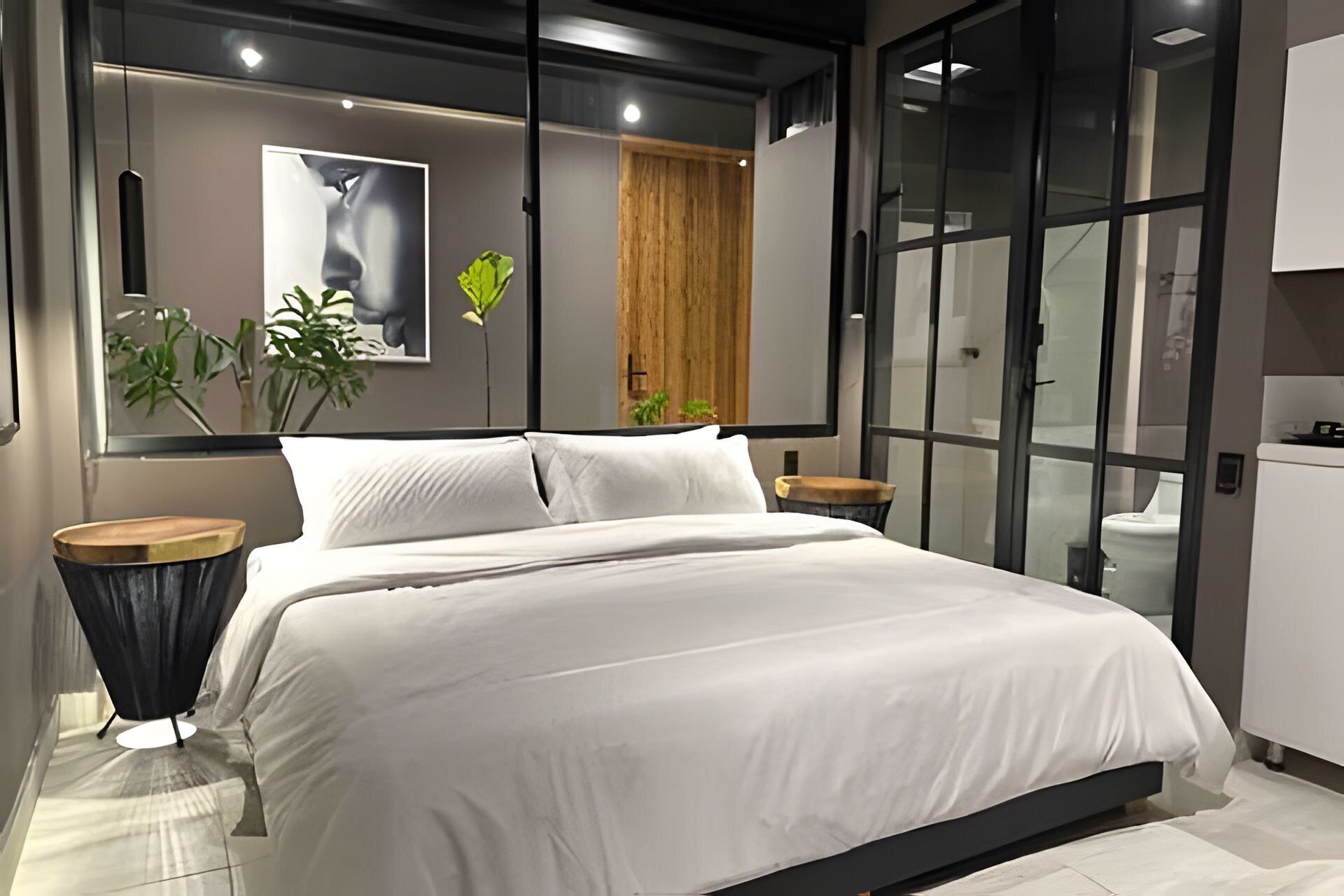 Apartment | Blackout drapes, iron/ironing board, free WiFi