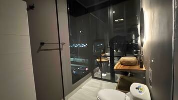 Apartment | Bathroom | Free toiletries, hair dryer, towels, soap