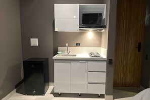 Apartment | Private kitchen | Mini-fridge, microwave, stovetop, dishwasher