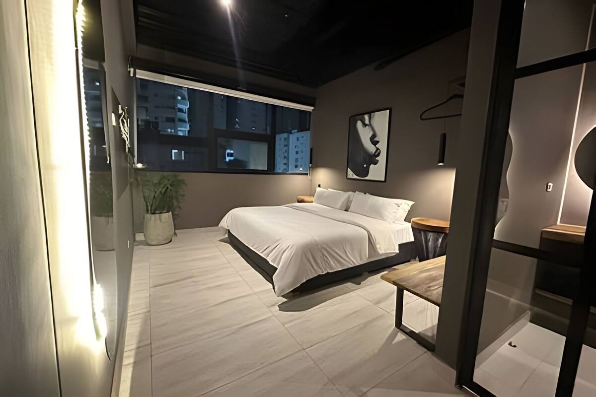 Apartament | 1 dormitori, cortines opaques i planxa i posts de planxar