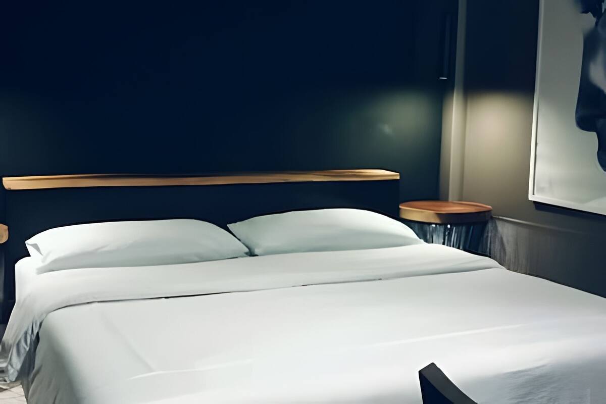 Apartament | 1 dormitori, cortines opaques i planxa i posts de planxar