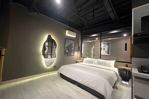 Apartament | 1 dormitori, cortines opaques i planxa i posts de planxar