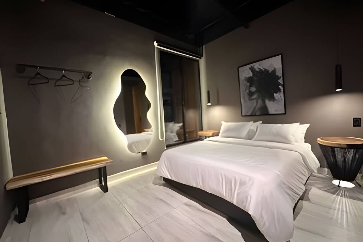 Apartament | 1 dormitori, cortines opaques i planxa i posts de planxar