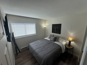 2 slaapkamers, een bureau, wifi, beddengoed