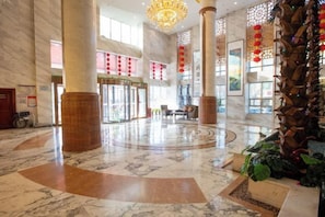 Lobby - Baicheng Hexiang Hotel (Civic Plaza Haiming East Road Pedestrian Street Store) (Baicheng)