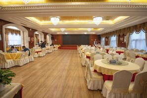 Restaurant - Baicheng Hexiang Hotel (Civic Plaza Haiming East Road Pedestrian Street Store) (Baicheng)