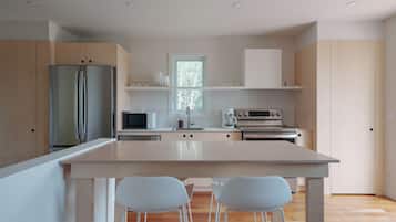 Cookware/dishes/utensils