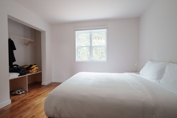 3 bedrooms, desk, free WiFi, bed sheets