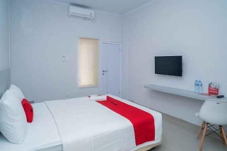 Room. RedDoorz @ Jalan Gunung Talang Mahendradatta