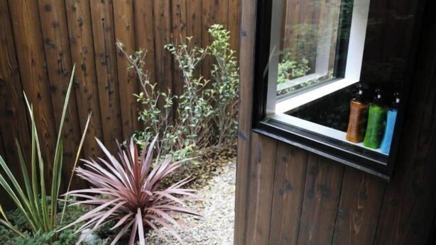 A wooden fence with a window. - Kyokoi Toujimikuni (Kyoto)