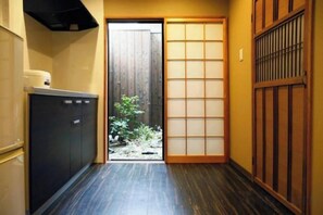 Unclassified image, 4 of 12, button - Kyokoi Toujimikuni (Kyoto)