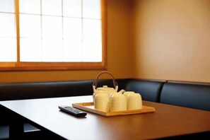 Bàn ủi/dụng cụ ủi quần áo 