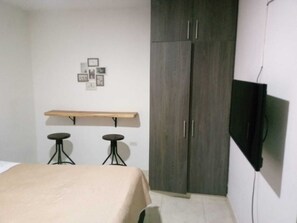 Comfort studio | Een bureau, gratis wifi