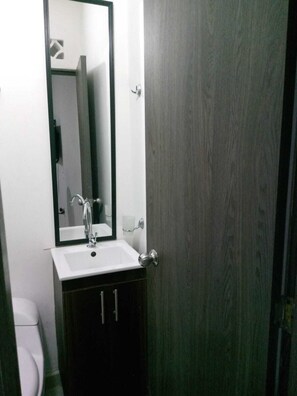 Comfort Quadruple Room | Bathroom | Shower, towels, soap, shampoo