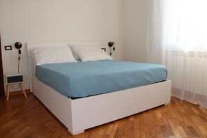 2 bedrooms, desk, iron/ironing board, travel cot