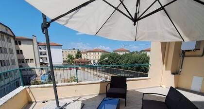 Vanessa House, completely renovated, with large terrace, in the center.