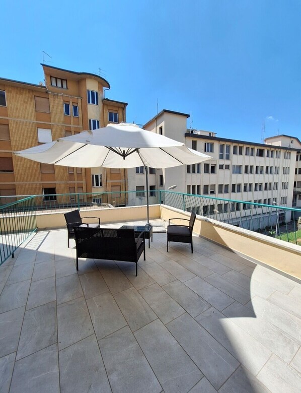 Terrace/patio - Vanessa House, completely renovated, with large terrace, in the center. (Arezzo)
