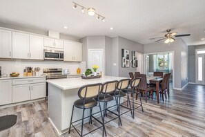 Private kitchen - 5BR/5BA Arlington Getaway w/ Private Hot Tub Close to UTA & AT&T (Arlington)