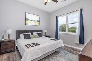 5 habitaciones, tabla de planchar con plancha, wifi y ropa de cama