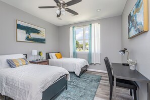 5 bedrooms, iron/ironing board, WiFi, bed sheets - 5BR/5BA Arlington Getaway w/ Private Hot Tub Close to UTA & AT&T (Arlington)