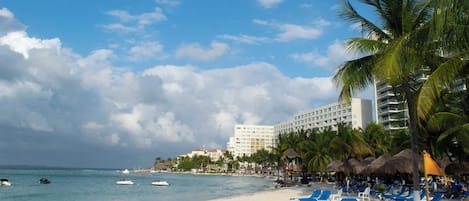 Private beach, white sand, beach bar