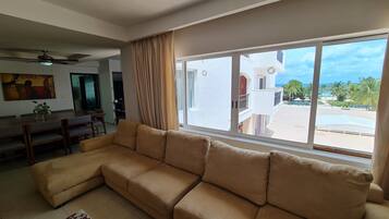 Villa, vista parcial al mar | Vista desde la habitación