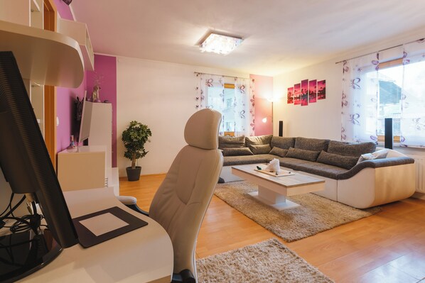 TV - APARTMENT Razvajanje 7 + 1 guest 3-bedroom apartment with WiFi in Bohinj (Radovljica)