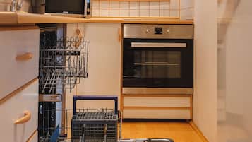 Microwave, dishwasher