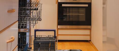 Mikrowelle, Geschirrspüler