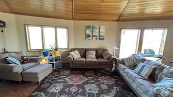 Smart TV, DVD player, books