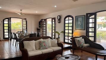 Family Villa, Pool View | Living area