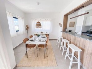 Dining - 3A New, elegant and just steps from the beach

 (Bayahibe)