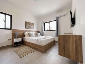 2 bedrooms, iron/ironing board, WiFi, bed sheets - 2B New, stylish and just steps down the beach.

 (Bayahibe)