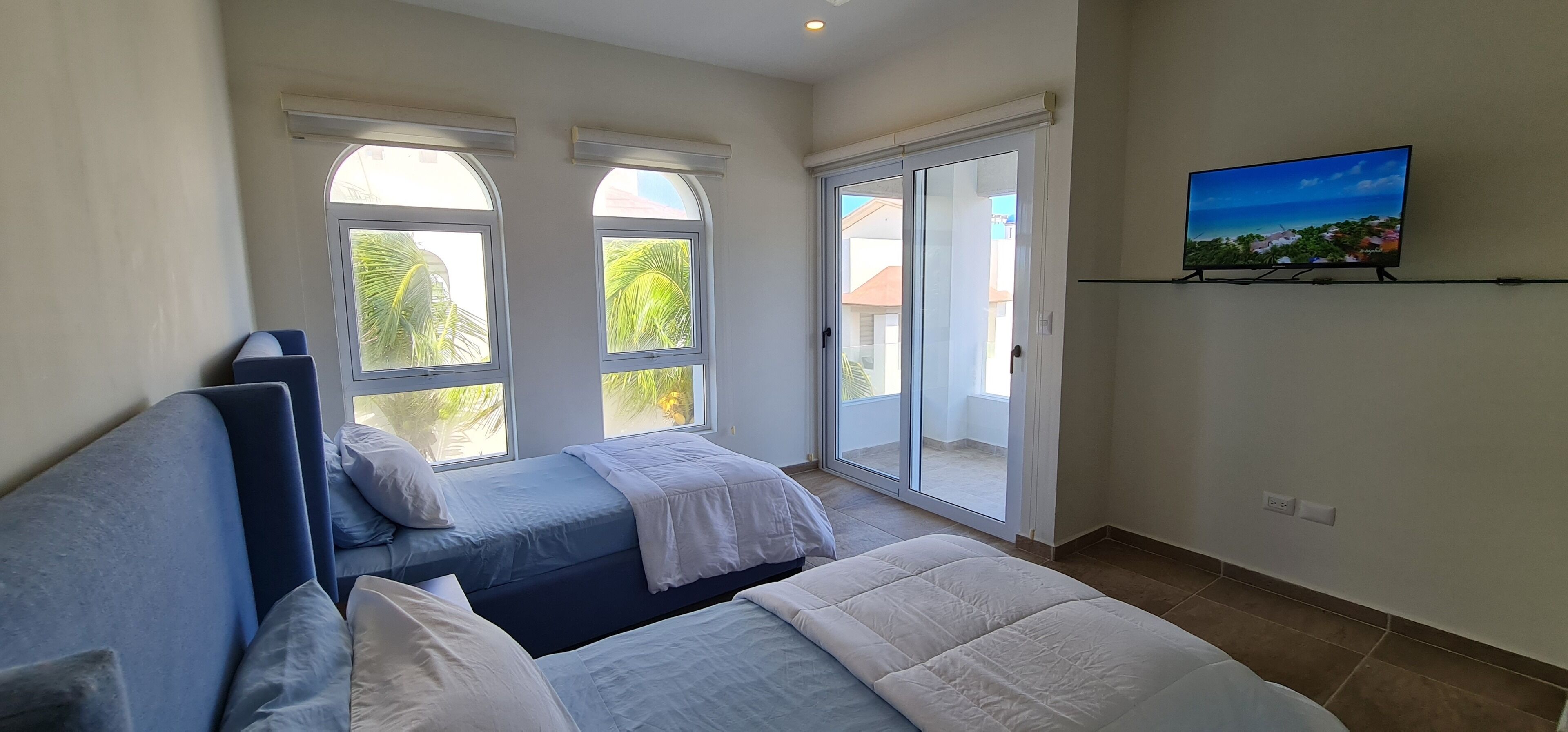 4 bedrooms, in-room safe, iron/ironing board, bed sheets