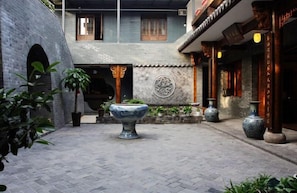 Exterior detail - Shaoxing Dayue Xiaoyuan Culture Theme Hotel (Lu Xun's hometown Shenyuan Branch) (Shaoxing)