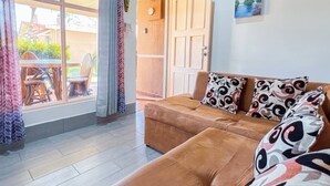 Standard-huvila, 2 makuuhuonetta, keittiö, näköala puutarhaan | Oleskelualue