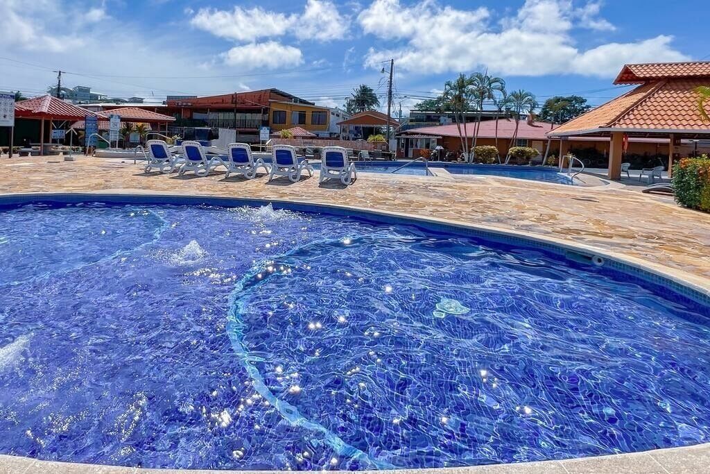 2 outdoor pools