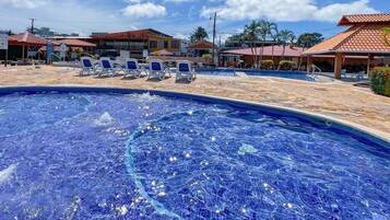 2 outdoor pools