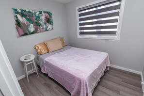 3 bedrooms, iron/ironing board, WiFi, bed sheets