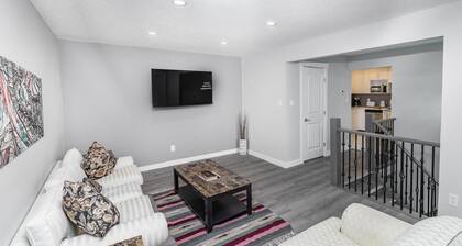Home away from home 5 min away From away from dt cozy full townhome pet friendly
