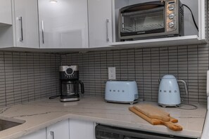 Fridge, dishwasher