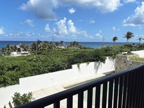 Appartement, patio, vue mer | Balcon