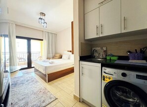 1 slaapkamer, een strijkplank/strijkijzer, wifi, beddengoed