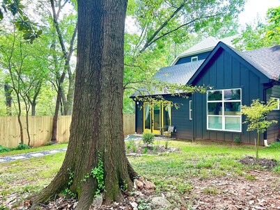 Inner City Hideout: Serenity with Big Nature Views