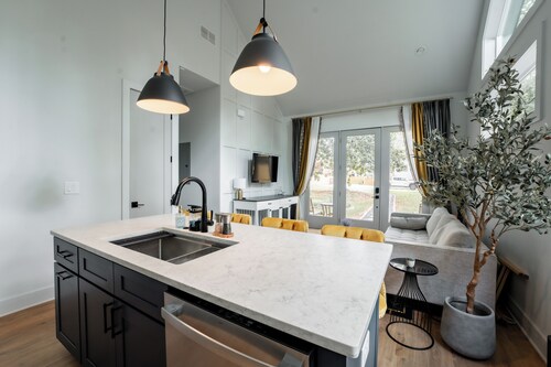 Inner City Hideout: Serenity with Big Nature Views