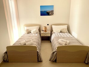 2 dormitoris, caixa forta a l'habitació i escriptori