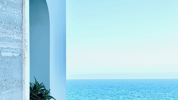 A balcony with a view of the sea. - Luxury Apartments  (Polignano a Mare)
