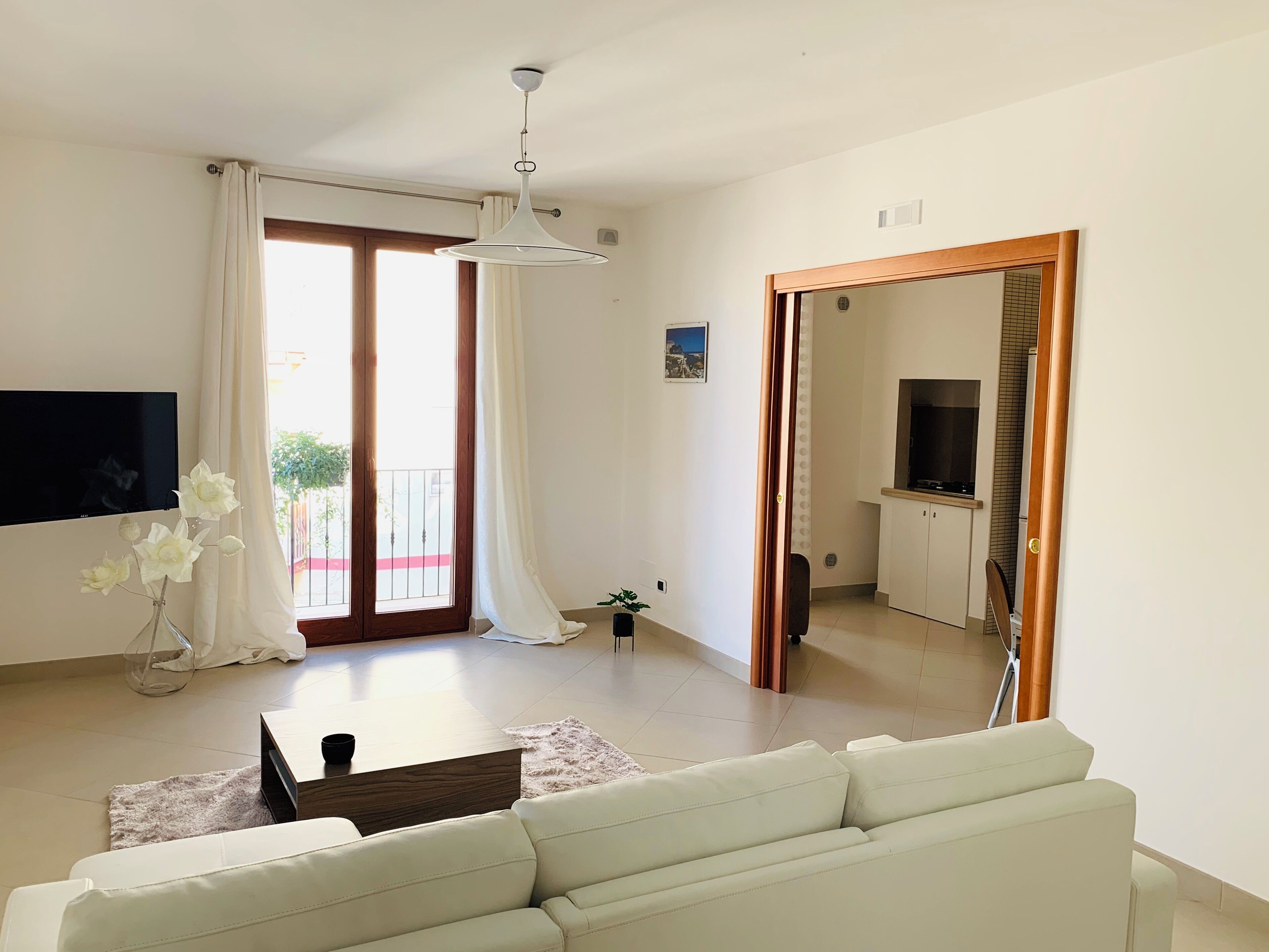 Smart-TV, Kamin, Bücher