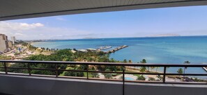 Suite estudio de lujo, 1 cama Queen size, vista al océano, frente al mar | Terraza o patio